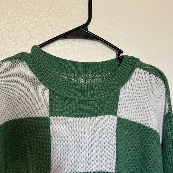 Green and White Checkered Sweater - Picture 4 of 5